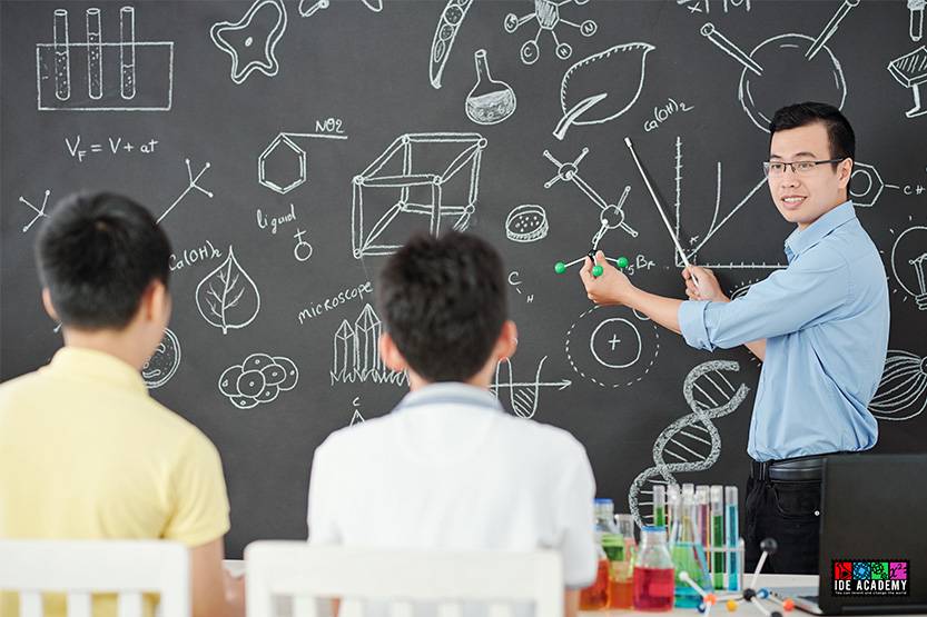 HOW EDUCATORS CAN BETTER PREPARE STUDENTS TO BE FUTURE-READY STEM Education in Singapore